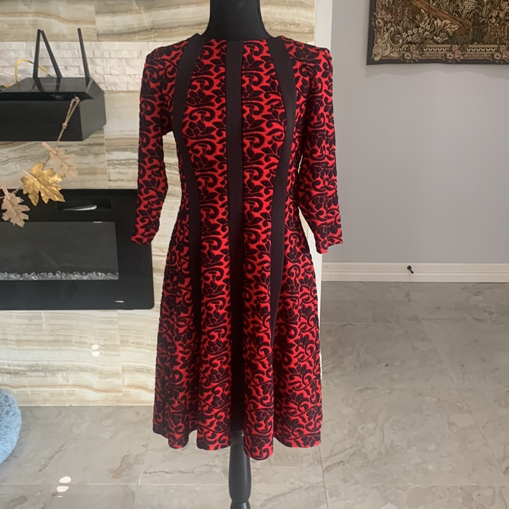 Women’s Dress Barn‎ Red with Black Dress Size 8.